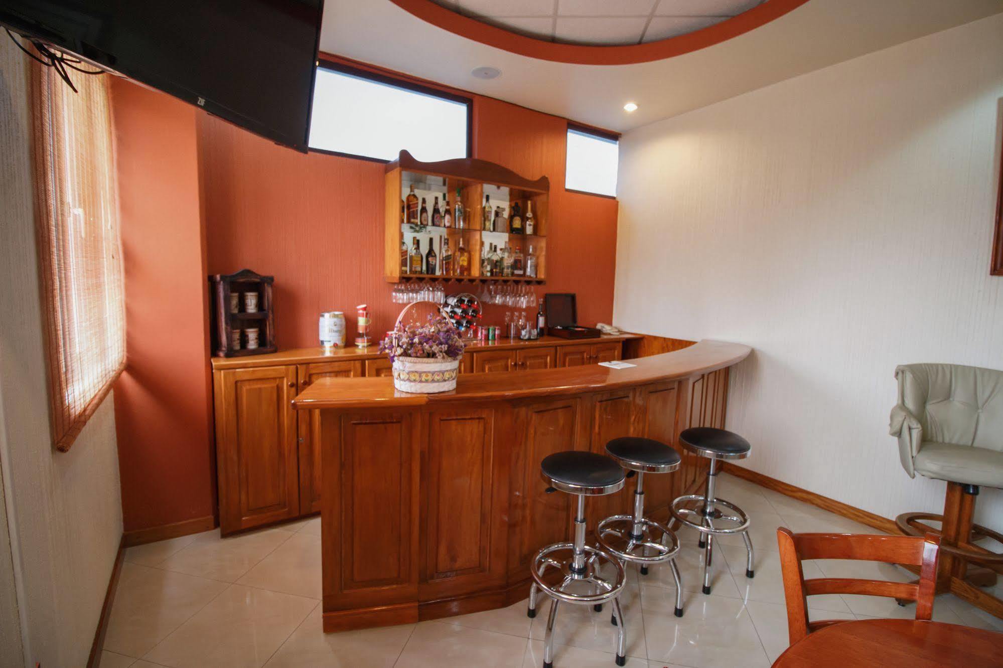 Hotel Anna Inn Olintepeque エクステリア 写真
