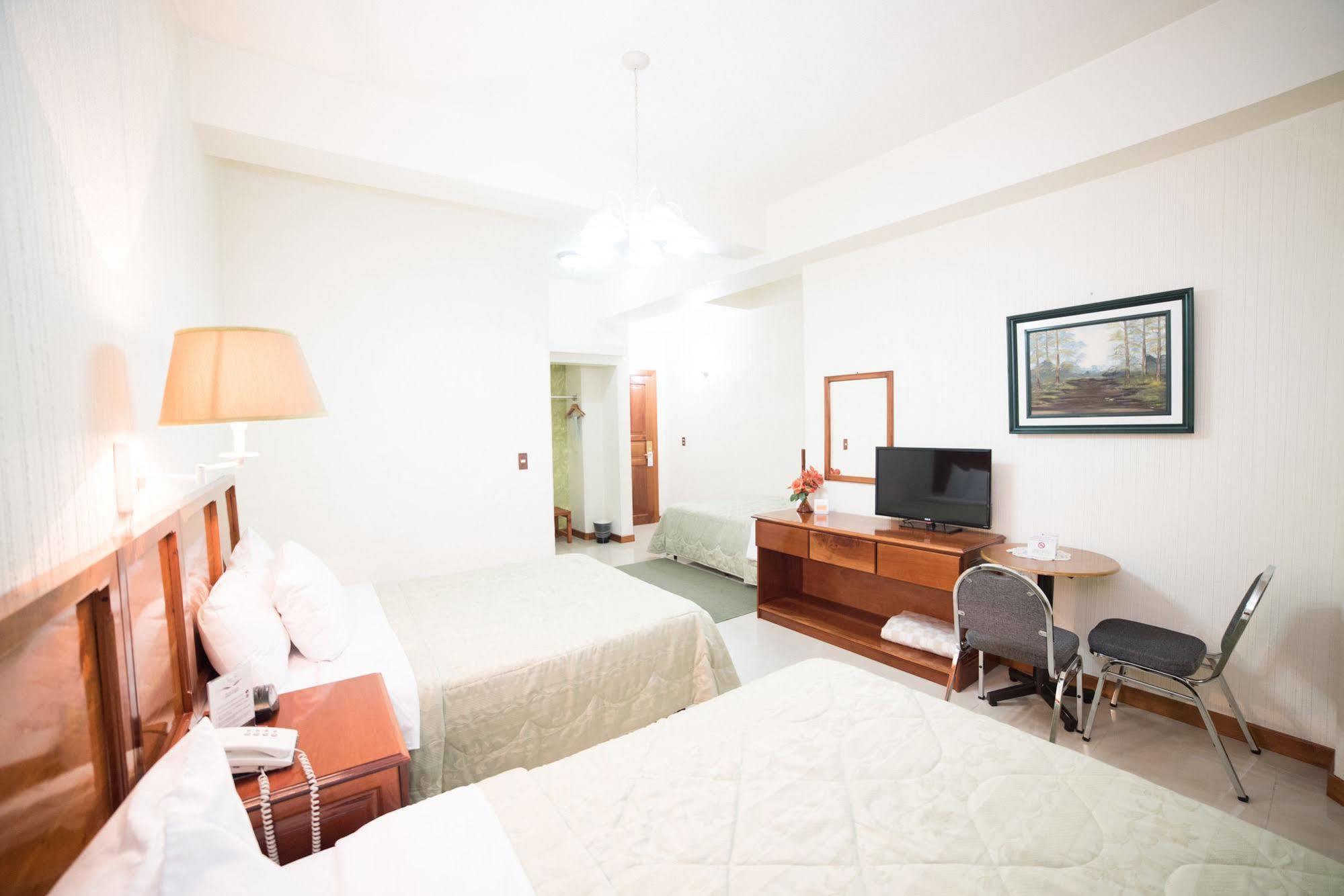 Hotel Anna Inn Olintepeque エクステリア 写真