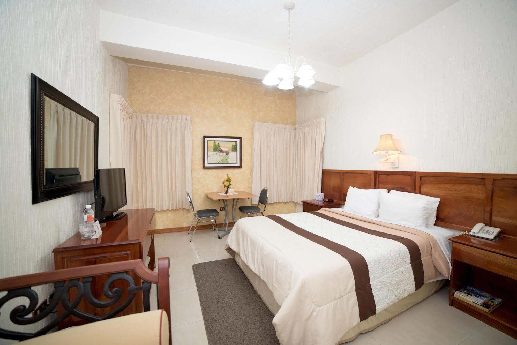 Hotel Anna Inn Olintepeque エクステリア 写真