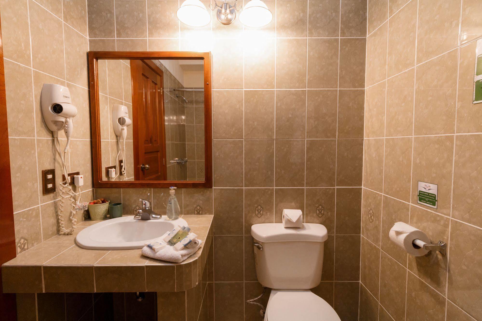 Hotel Anna Inn Olintepeque エクステリア 写真