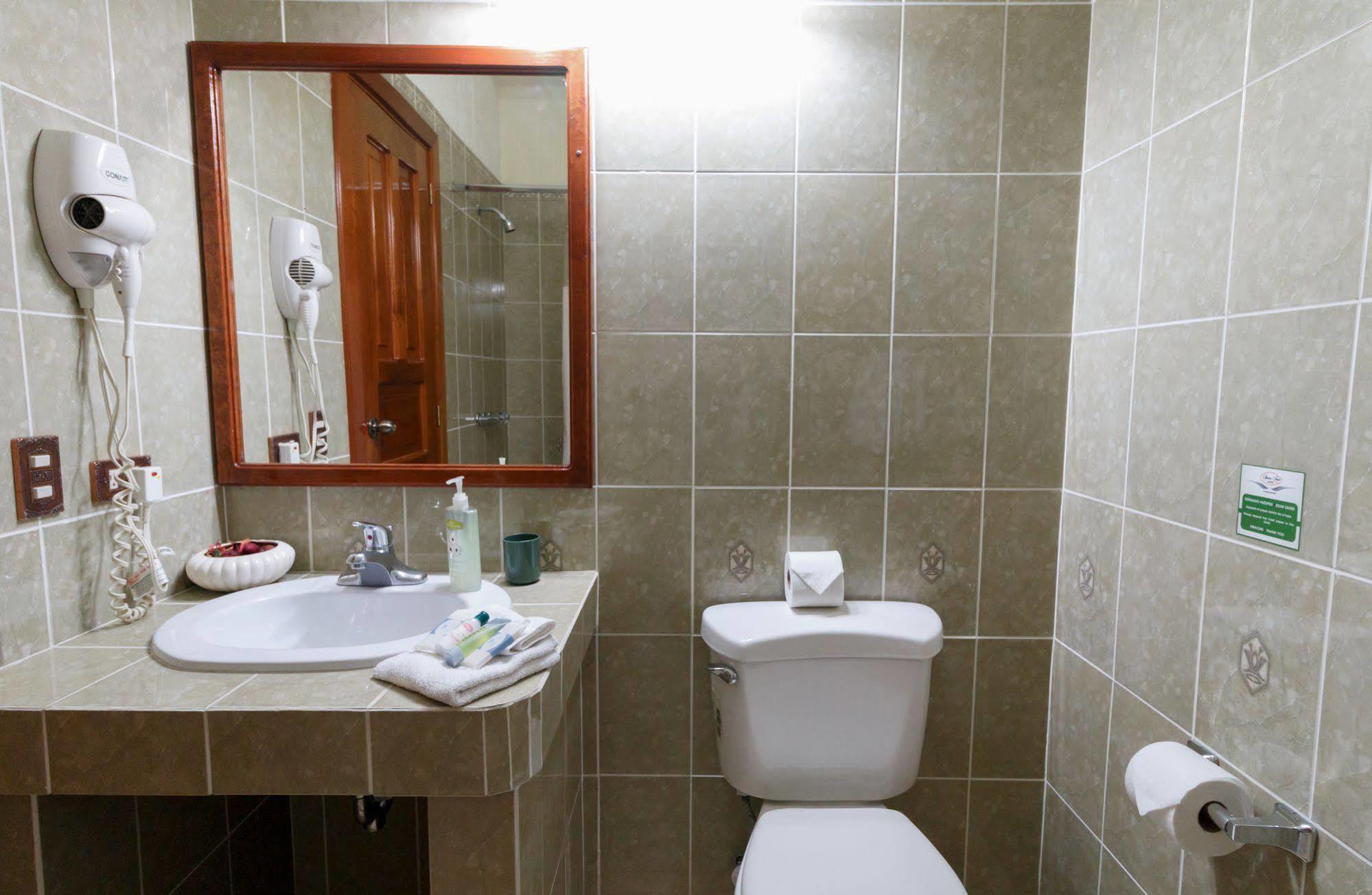 Hotel Anna Inn Olintepeque エクステリア 写真
