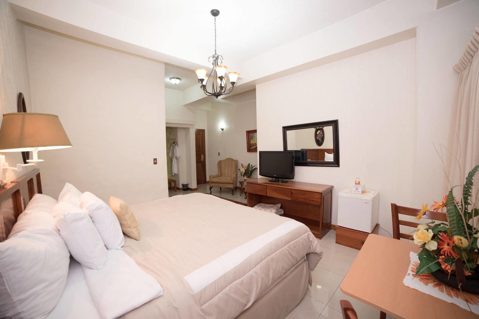 Hotel Anna Inn Olintepeque エクステリア 写真