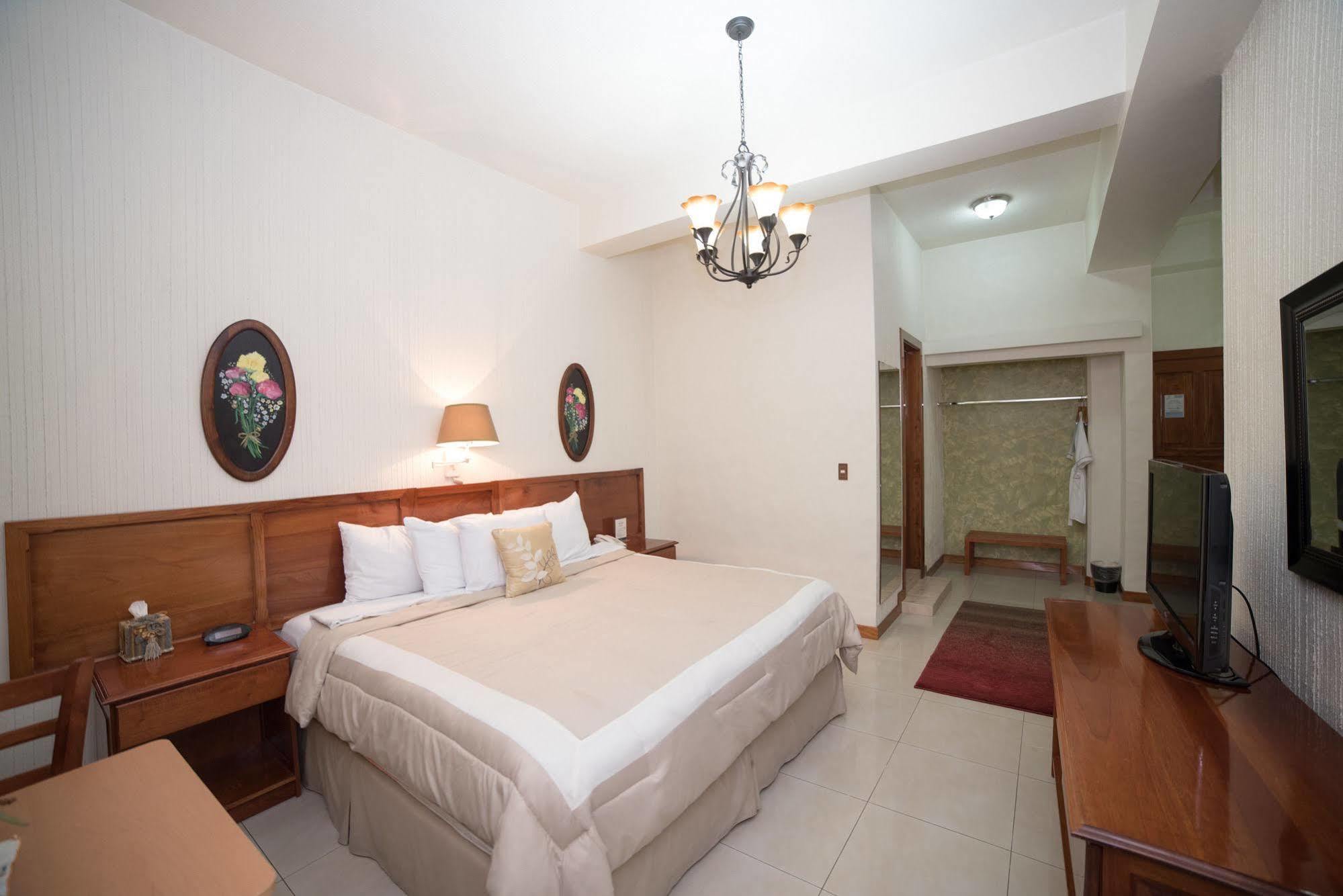Hotel Anna Inn Olintepeque エクステリア 写真