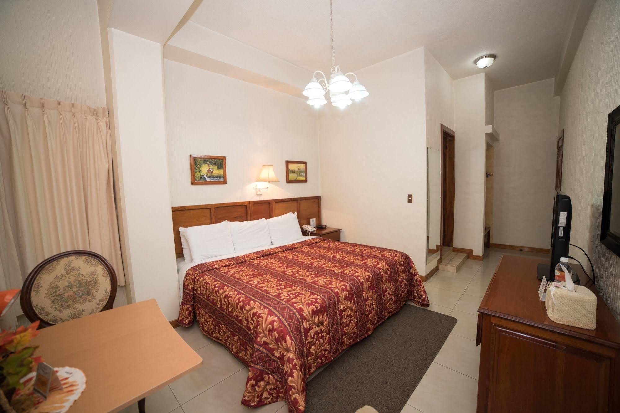 Hotel Anna Inn Olintepeque エクステリア 写真